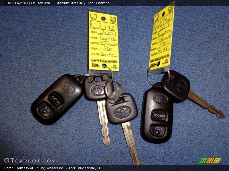 Titanium Metallic / Dark Charcoal 2007 Toyota FJ Cruiser 4WD