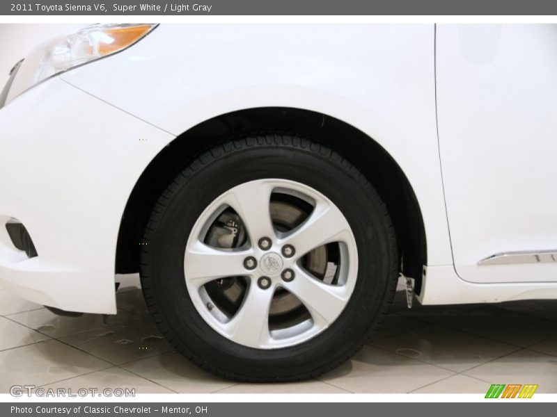 Super White / Light Gray 2011 Toyota Sienna V6
