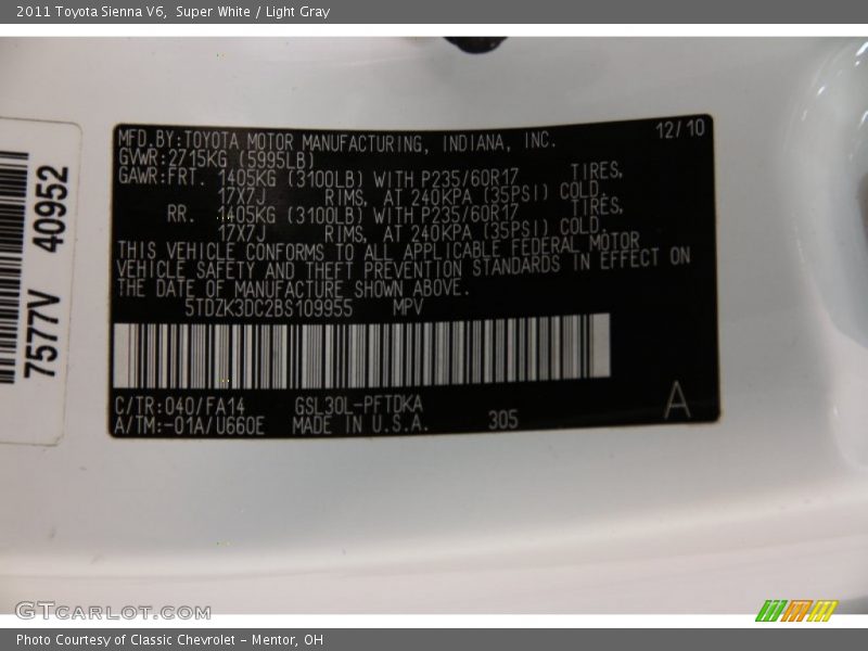 Super White / Light Gray 2011 Toyota Sienna V6