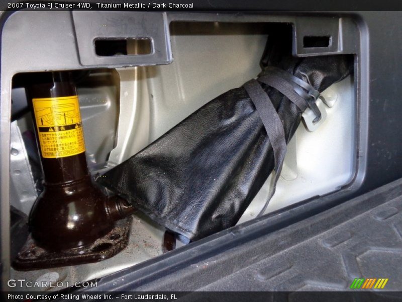 Titanium Metallic / Dark Charcoal 2007 Toyota FJ Cruiser 4WD