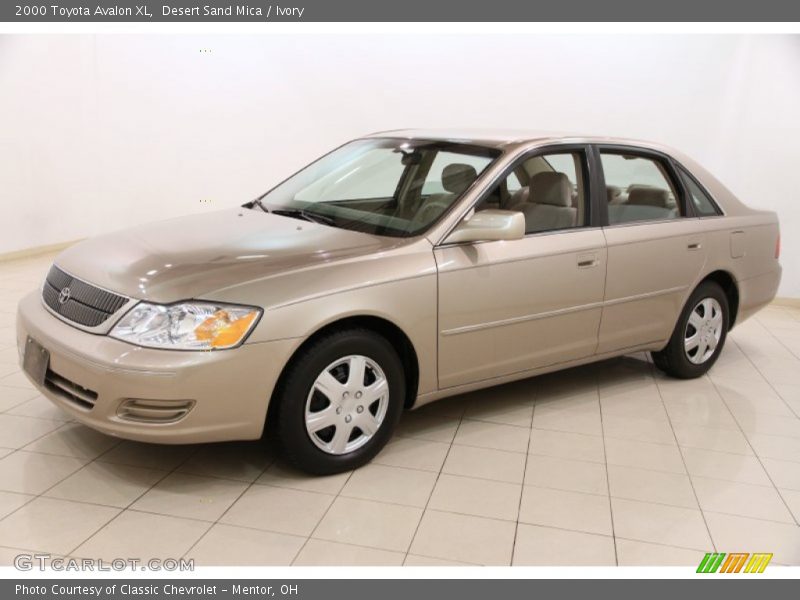 Front 3/4 View of 2000 Avalon XL