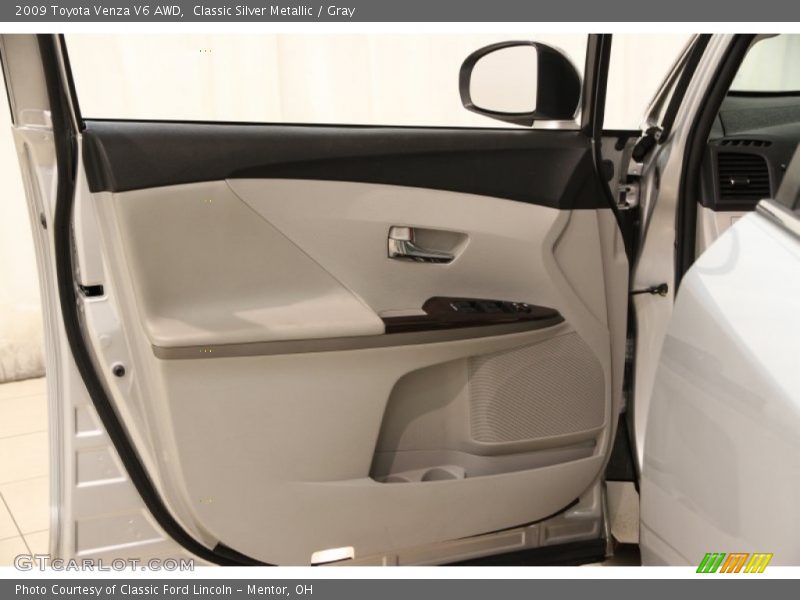 Classic Silver Metallic / Gray 2009 Toyota Venza V6 AWD