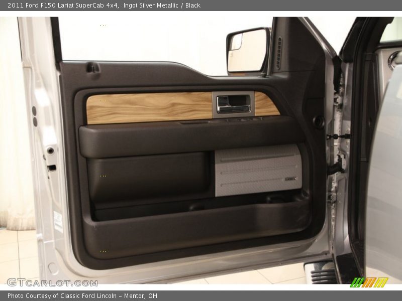 Ingot Silver Metallic / Black 2011 Ford F150 Lariat SuperCab 4x4