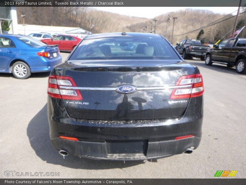 Tuxedo Black Metallic / Charcoal Black 2013 Ford Taurus Limited