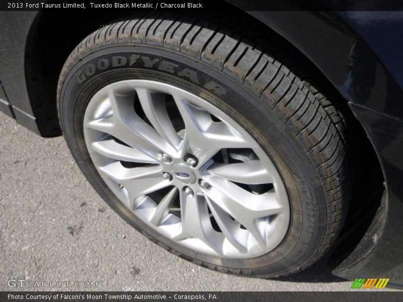 Tuxedo Black Metallic / Charcoal Black 2013 Ford Taurus Limited