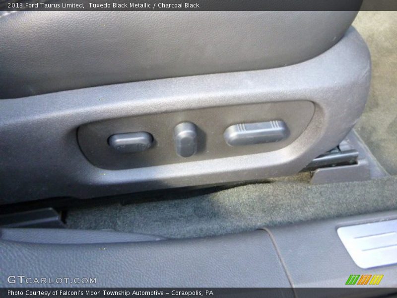 Tuxedo Black Metallic / Charcoal Black 2013 Ford Taurus Limited