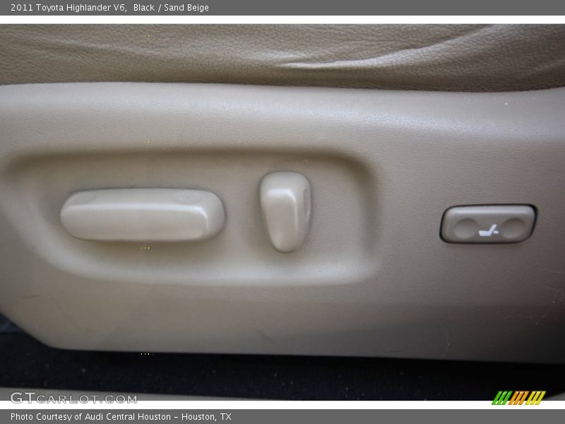 Black / Sand Beige 2011 Toyota Highlander V6