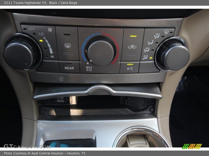 Black / Sand Beige 2011 Toyota Highlander V6
