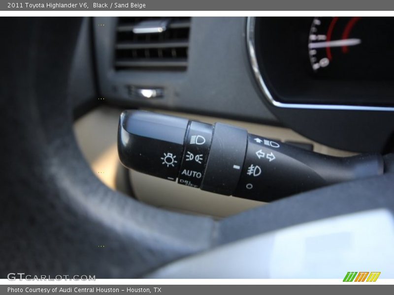 Black / Sand Beige 2011 Toyota Highlander V6