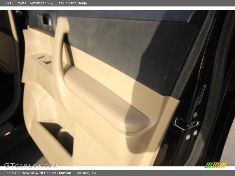 Black / Sand Beige 2011 Toyota Highlander V6