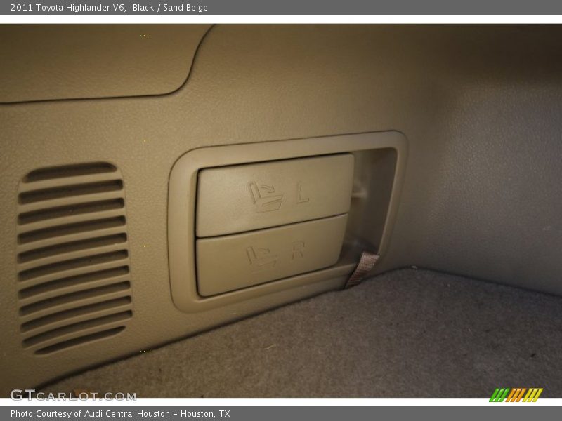 Black / Sand Beige 2011 Toyota Highlander V6