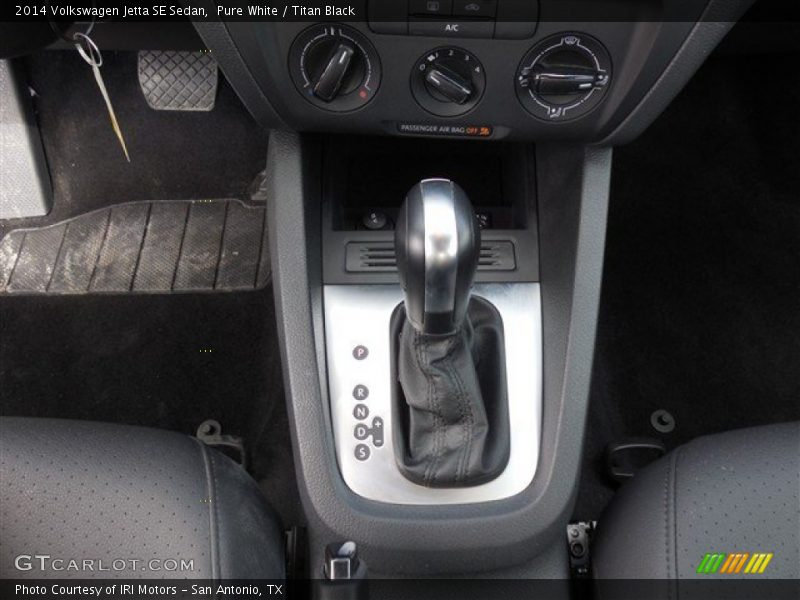 Pure White / Titan Black 2014 Volkswagen Jetta SE Sedan