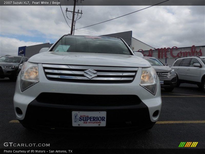 Pearl White / Beige 2007 Suzuki XL7