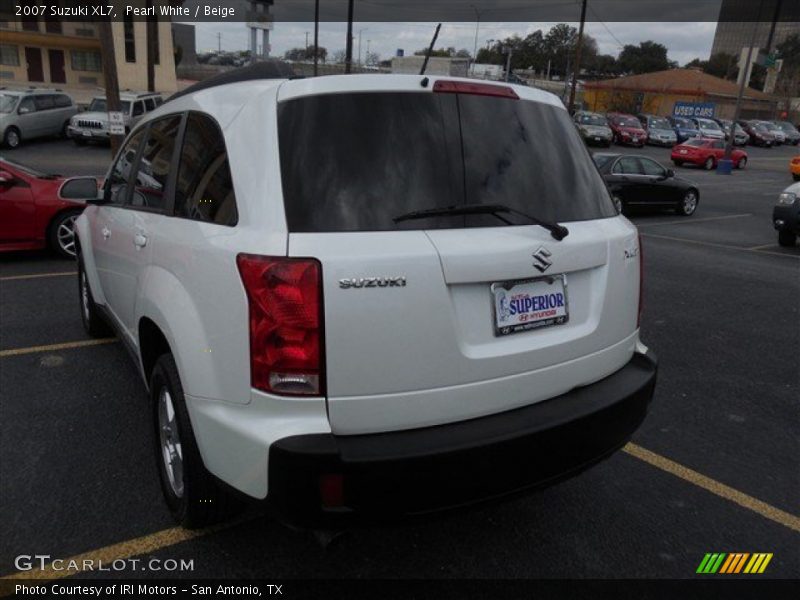 Pearl White / Beige 2007 Suzuki XL7