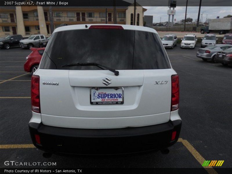 Pearl White / Beige 2007 Suzuki XL7