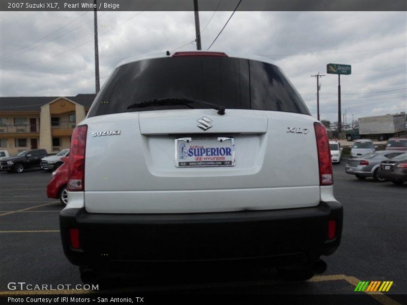 Pearl White / Beige 2007 Suzuki XL7