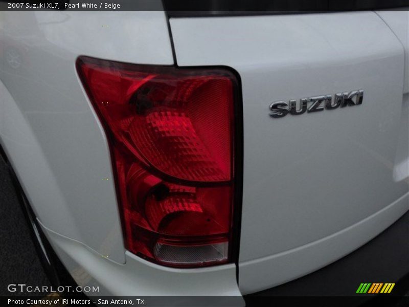 Pearl White / Beige 2007 Suzuki XL7