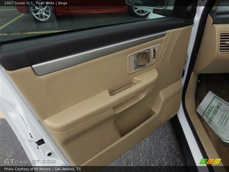 Pearl White / Beige 2007 Suzuki XL7