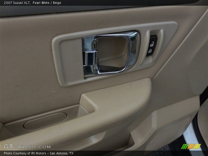 Pearl White / Beige 2007 Suzuki XL7