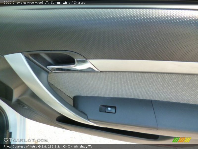 Summit White / Charcoal 2011 Chevrolet Aveo Aveo5 LT