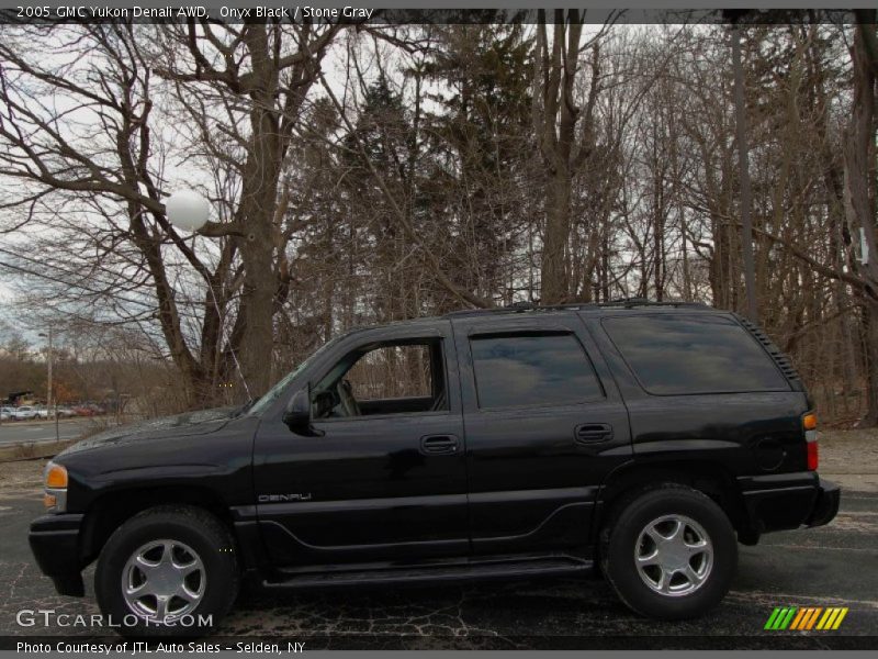 Onyx Black / Stone Gray 2005 GMC Yukon Denali AWD
