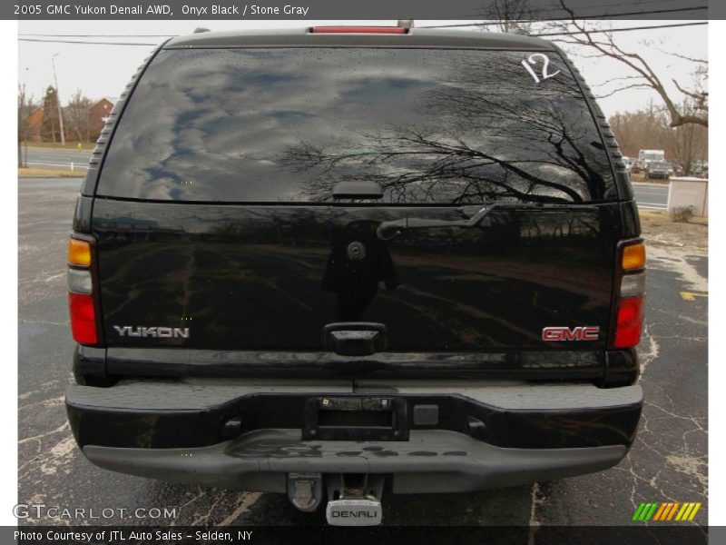 Onyx Black / Stone Gray 2005 GMC Yukon Denali AWD