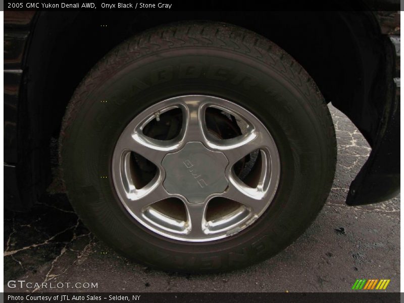 Onyx Black / Stone Gray 2005 GMC Yukon Denali AWD