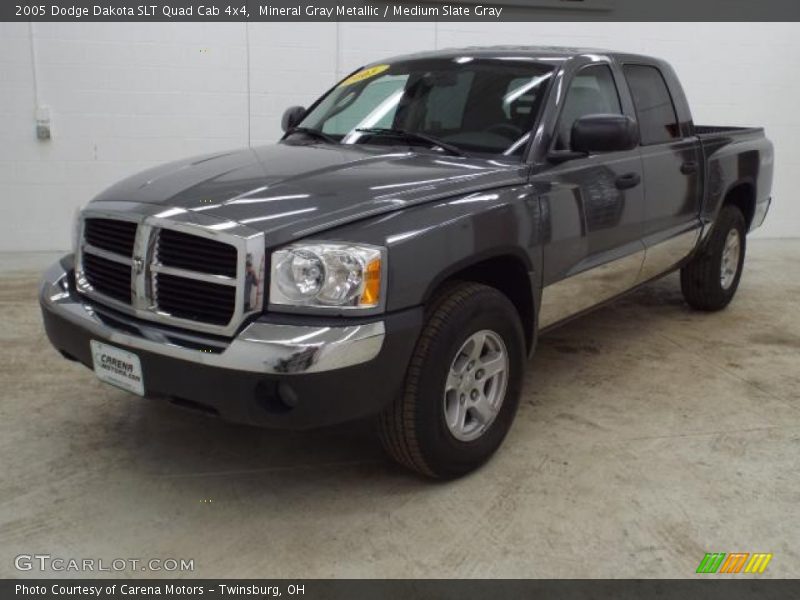 Mineral Gray Metallic / Medium Slate Gray 2005 Dodge Dakota SLT Quad Cab 4x4