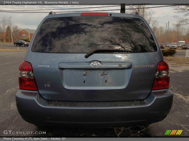 Bluestone Metallic / Ivory 2004 Toyota Highlander V6