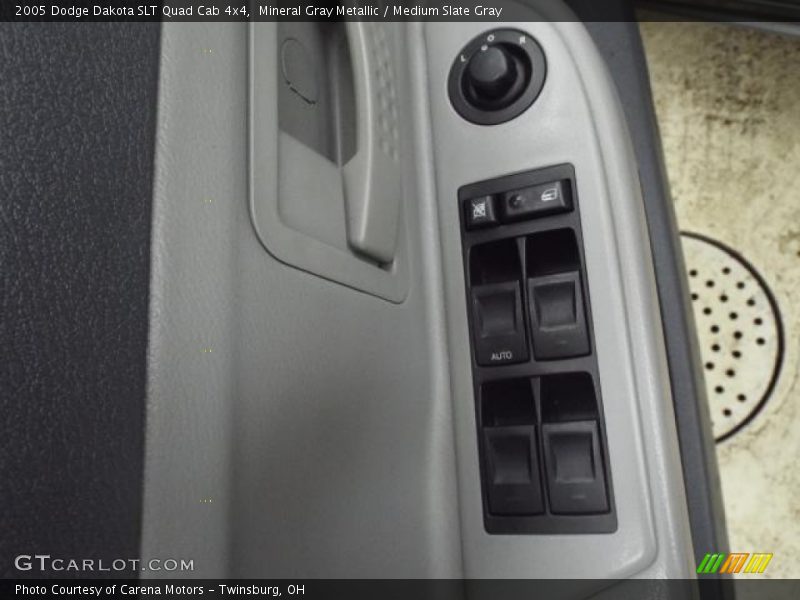 Mineral Gray Metallic / Medium Slate Gray 2005 Dodge Dakota SLT Quad Cab 4x4