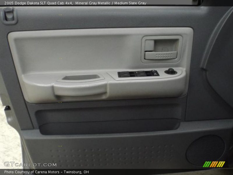 Mineral Gray Metallic / Medium Slate Gray 2005 Dodge Dakota SLT Quad Cab 4x4