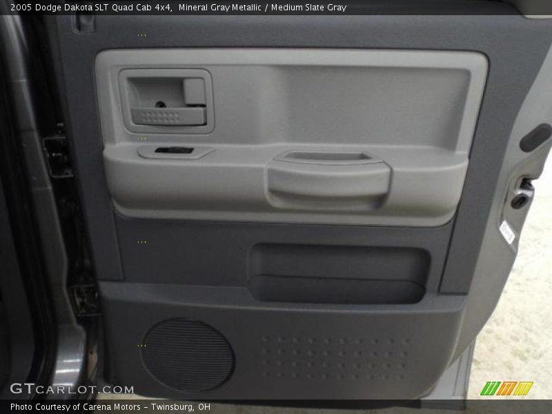 Mineral Gray Metallic / Medium Slate Gray 2005 Dodge Dakota SLT Quad Cab 4x4