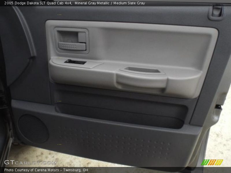 Mineral Gray Metallic / Medium Slate Gray 2005 Dodge Dakota SLT Quad Cab 4x4