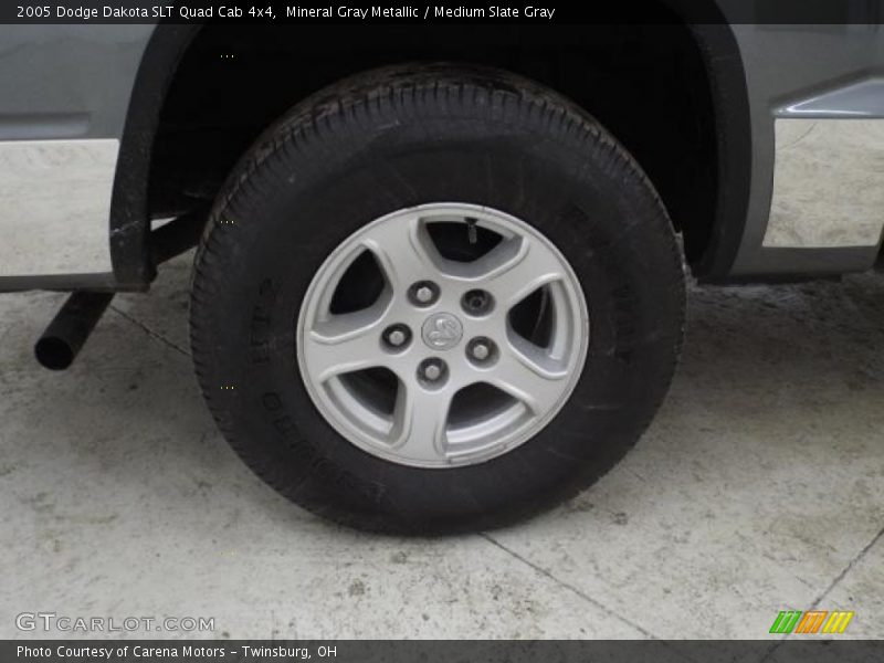 Mineral Gray Metallic / Medium Slate Gray 2005 Dodge Dakota SLT Quad Cab 4x4