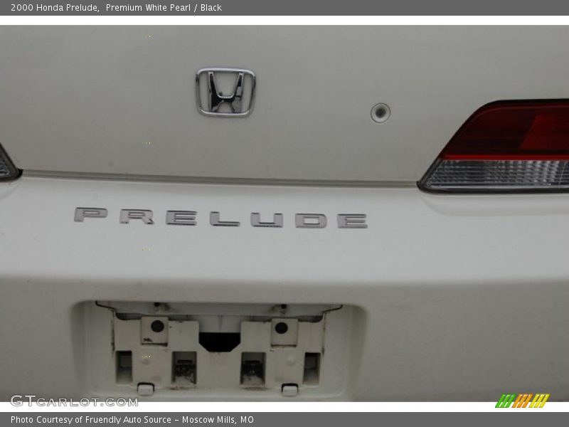 Premium White Pearl / Black 2000 Honda Prelude