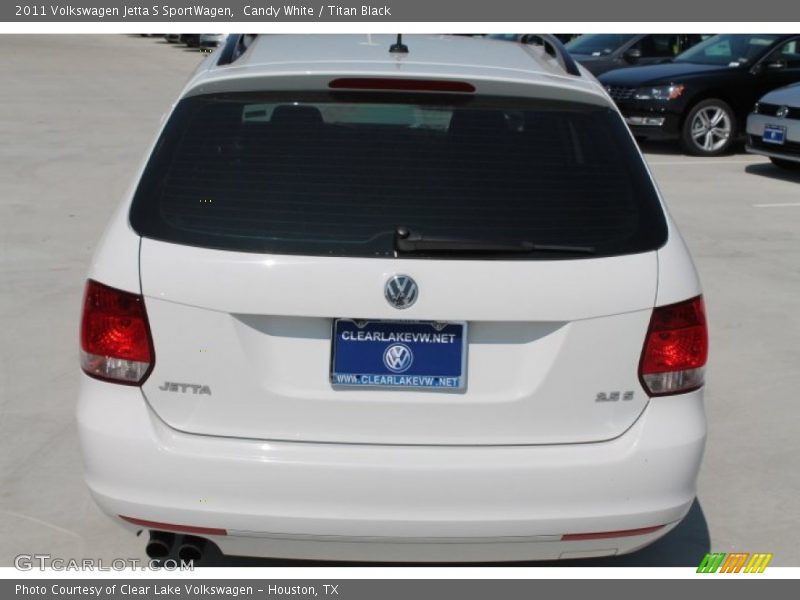 Candy White / Titan Black 2011 Volkswagen Jetta S SportWagen