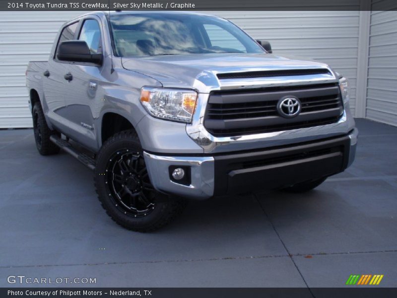 Front 3/4 View of 2014 Tundra TSS CrewMax