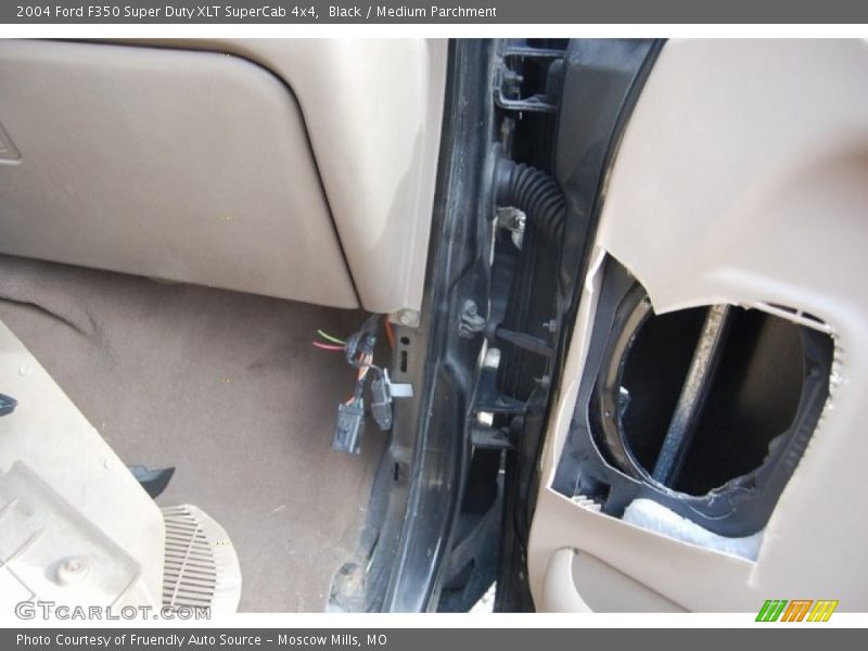 Black / Medium Parchment 2004 Ford F350 Super Duty XLT SuperCab 4x4