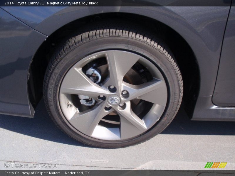 Magnetic Gray Metallic / Black 2014 Toyota Camry SE