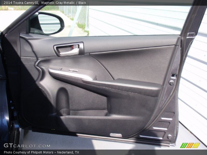 Magnetic Gray Metallic / Black 2014 Toyota Camry SE