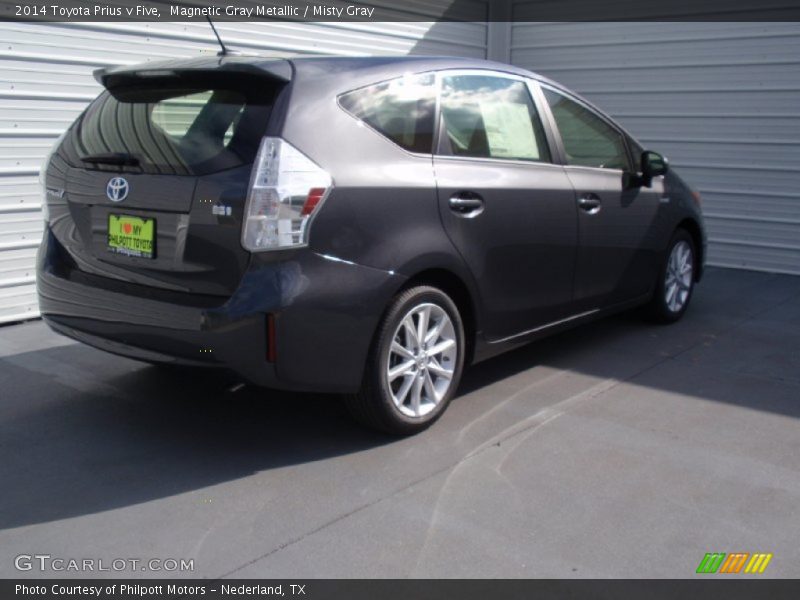 Magnetic Gray Metallic / Misty Gray 2014 Toyota Prius v Five