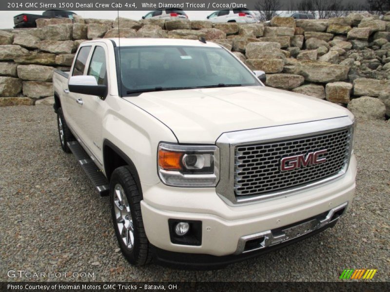 Front 3/4 View of 2014 Sierra 1500 Denali Crew Cab 4x4