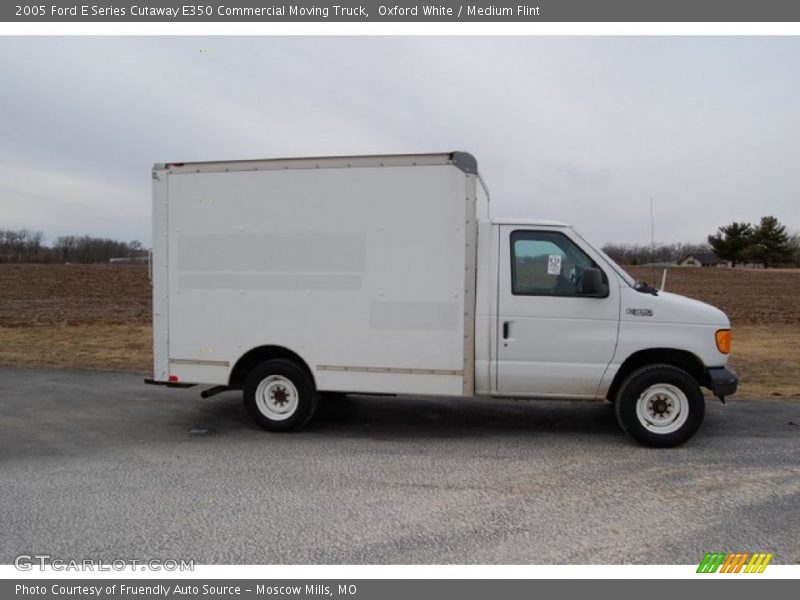 Oxford White / Medium Flint 2005 Ford E Series Cutaway E350 Commercial Moving Truck
