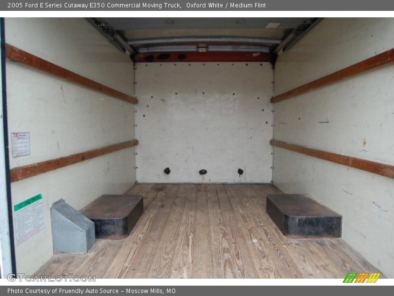 Oxford White / Medium Flint 2005 Ford E Series Cutaway E350 Commercial Moving Truck