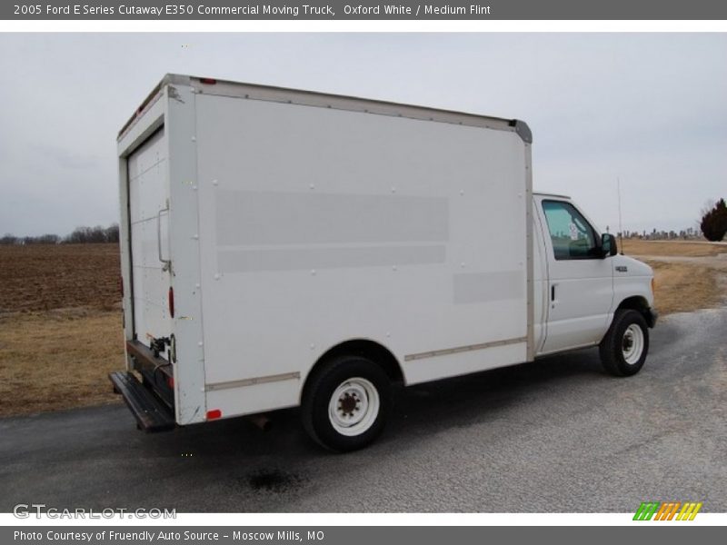 Oxford White / Medium Flint 2005 Ford E Series Cutaway E350 Commercial Moving Truck