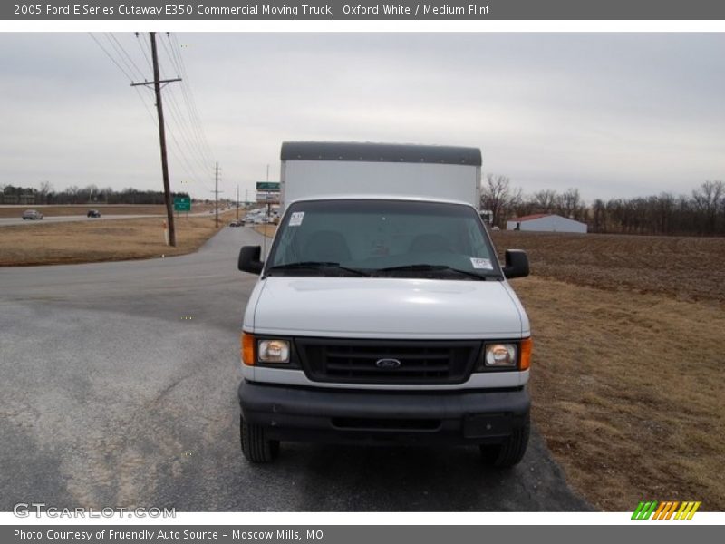 Oxford White / Medium Flint 2005 Ford E Series Cutaway E350 Commercial Moving Truck
