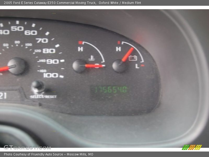 Oxford White / Medium Flint 2005 Ford E Series Cutaway E350 Commercial Moving Truck