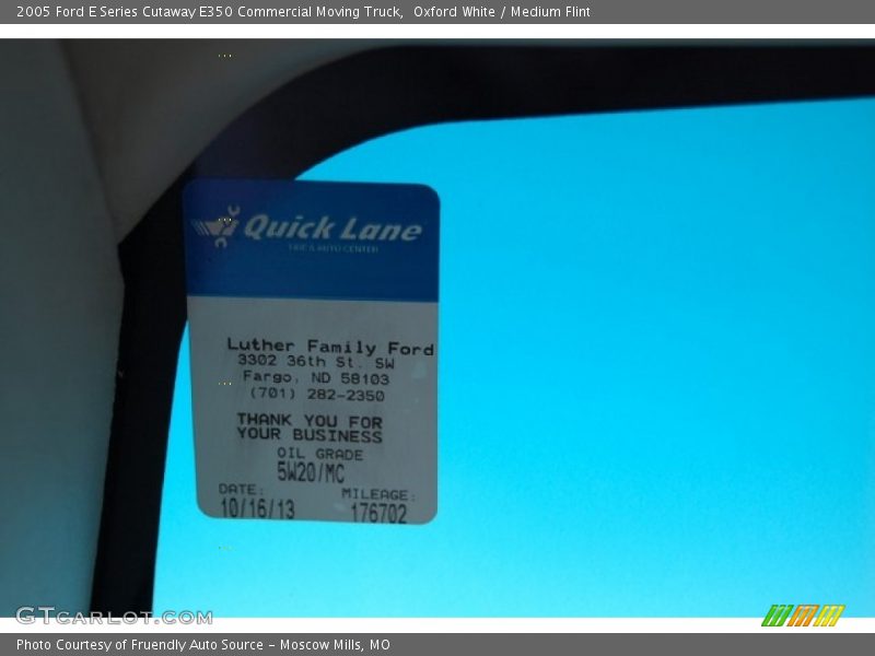 Oxford White / Medium Flint 2005 Ford E Series Cutaway E350 Commercial Moving Truck