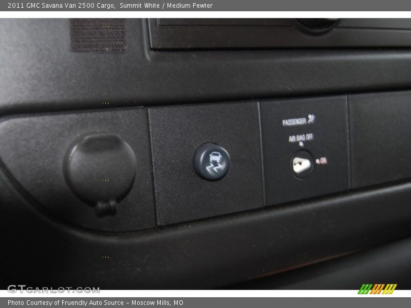 Summit White / Medium Pewter 2011 GMC Savana Van 2500 Cargo