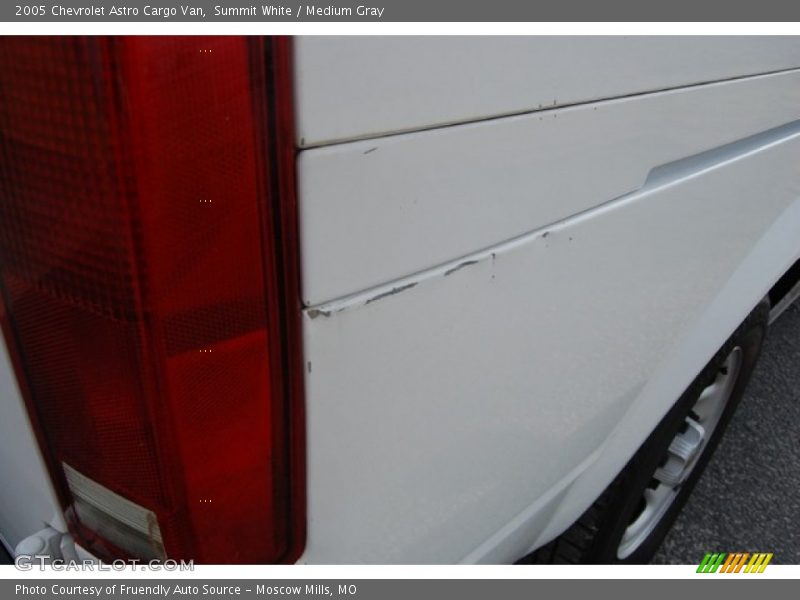 Summit White / Medium Gray 2005 Chevrolet Astro Cargo Van